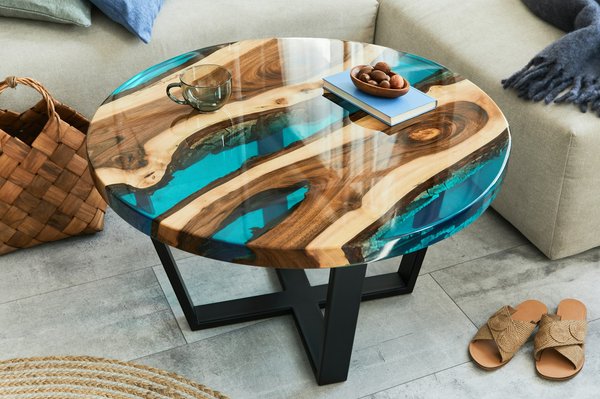Découvrez la magie des tables résine époxy | table rivière